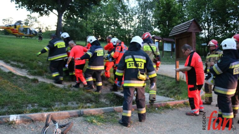 Rannego rowerzystę zabrał śmigłowiec pogotowia ratunkowego (WIDEO)