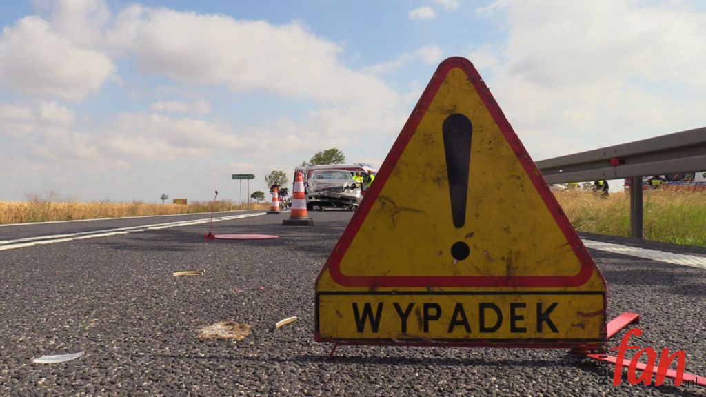 Zderzenie osobówki z ciężarówką. Ogromny korek na S3