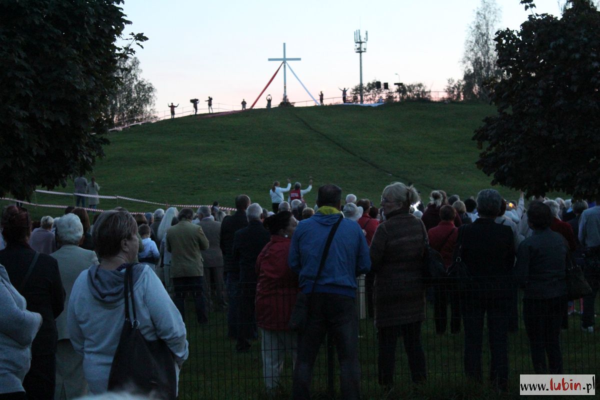 Krzyż pozostanie jeszcze tydzień