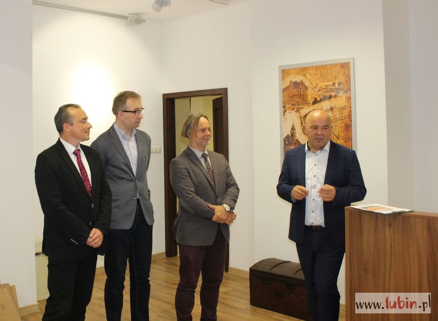 W lubińskim ratuszu dyskutują o kolejowych kryzysach