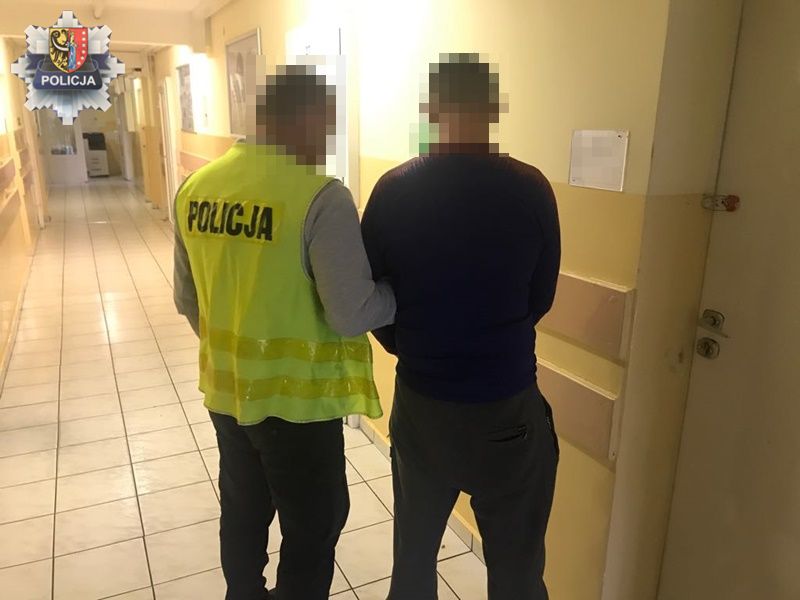 Miał nielegalną broń, amunicję i narkotyki. Groził rodzinie (WIDEO)