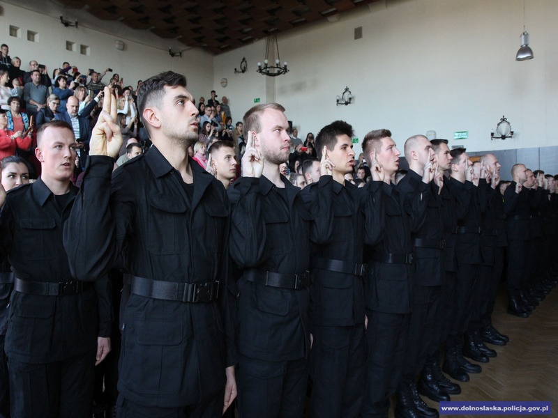 Nowi funkcjonariusze w szeregach policji (FOTO)