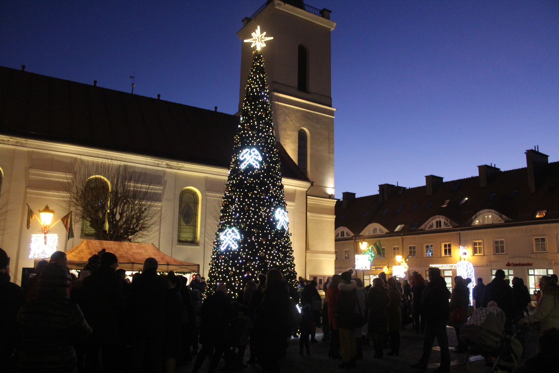 Polkowice już w świątecznej oprawie (FOTO)  