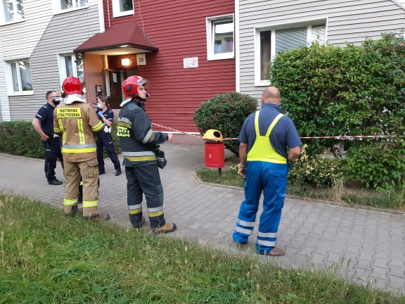 Alarm bombowy na Mickiewicza! Służby ratunkowe w akcji (FOTO)
