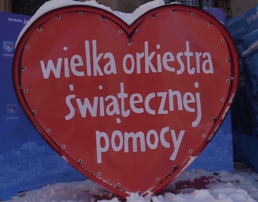 POWIAT JAWORSKI. Zabytkowe pojazdy i morsy na finał