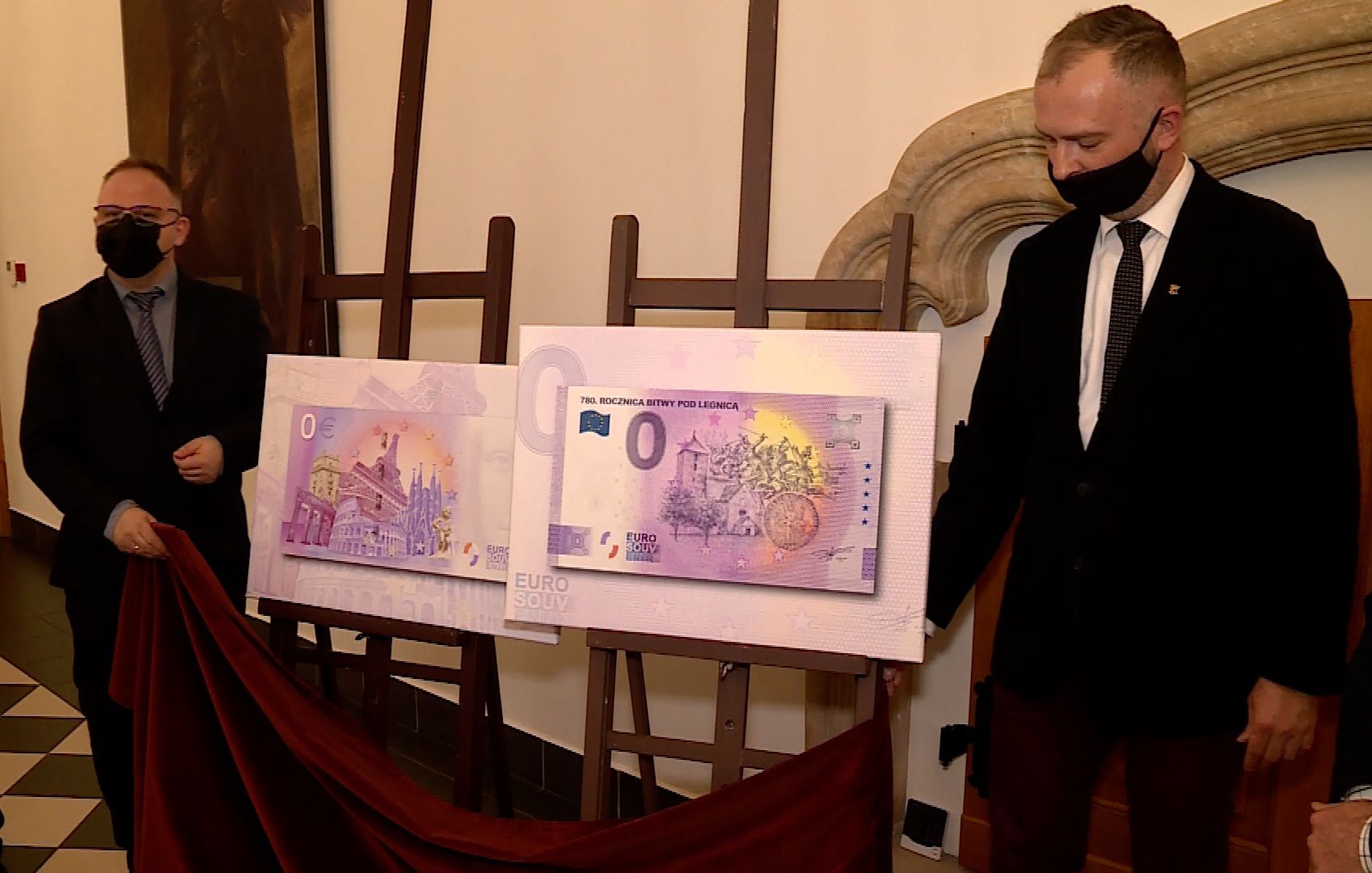 Kolekcjonerzy czekają w blokach
