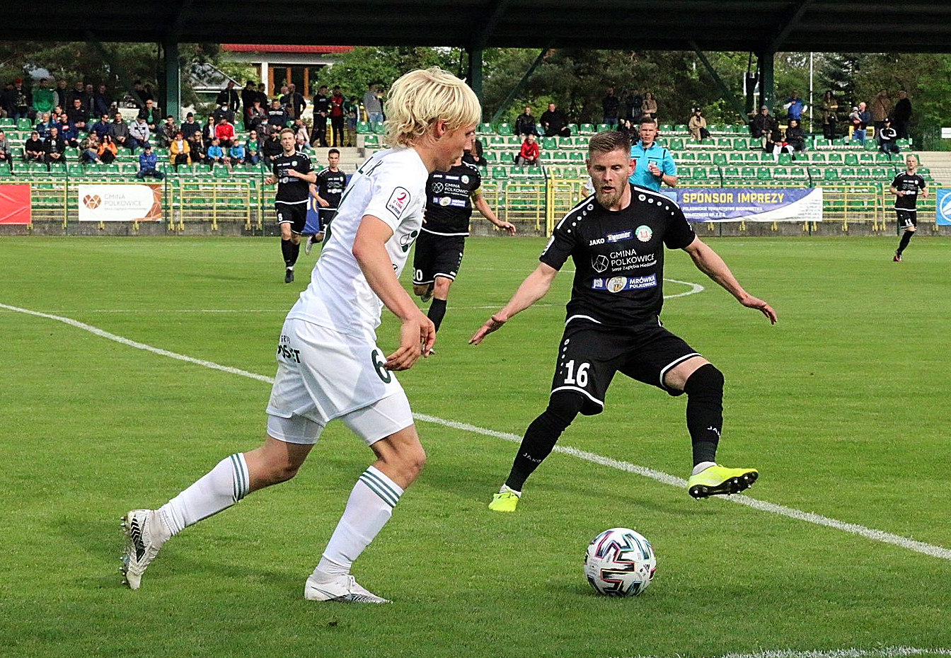 Derby na remis