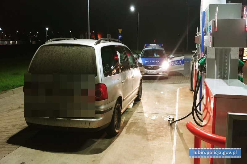 Tankował do zbiornika i odjeżdżał