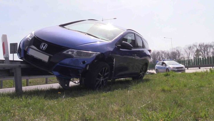 Honda na barierach (FOTO)