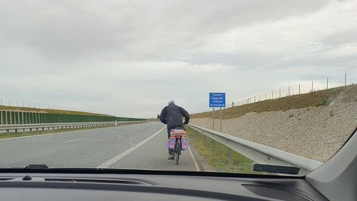 Zrobił sobie trasę wycieczkową po S3 (WIDEO)