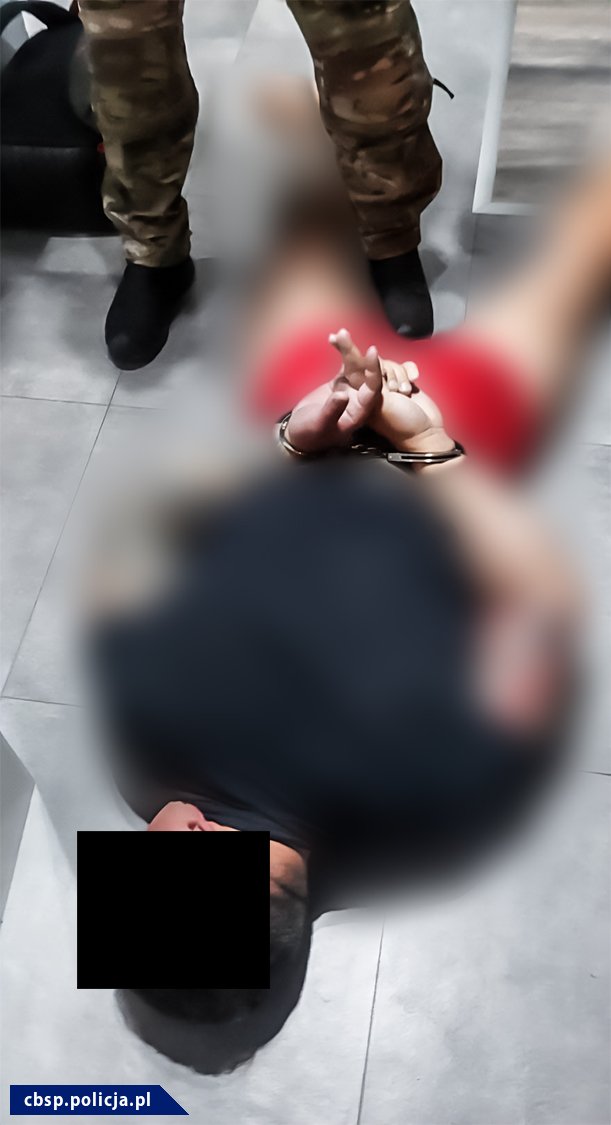 Policjant działał w gangu tytoniowym