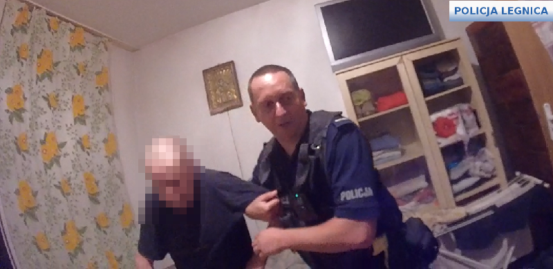 Policjanci wcielili się w role strażaków