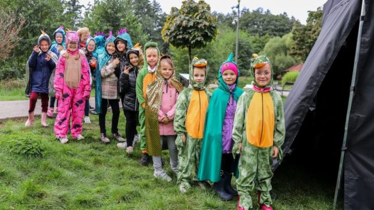 Dinozaury i folklor, czyli pożegnanie lata