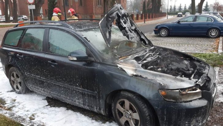 Pożar osobowego volvo