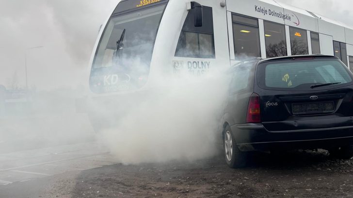 Pijany kierowca zderzył się z pociągiem