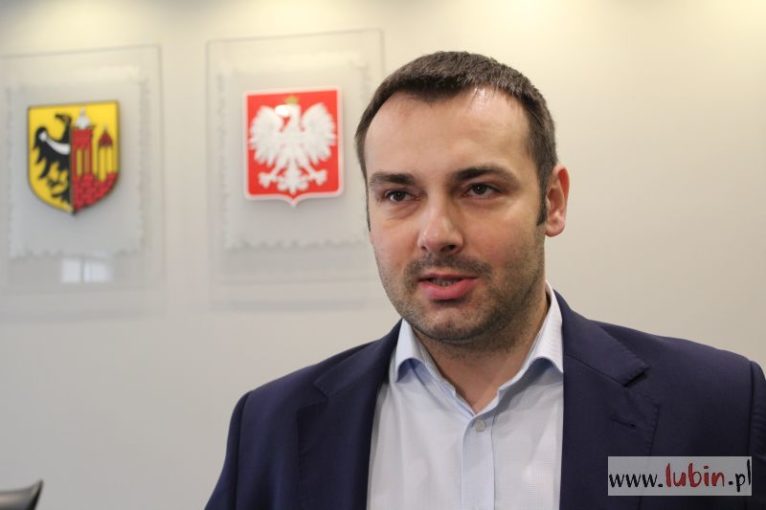 Kosztyła wytacza proces za wpisy w internecie