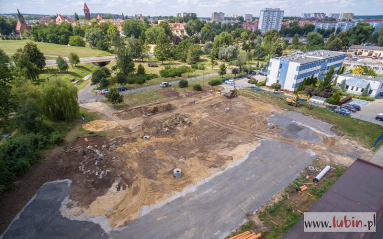 Budują parking