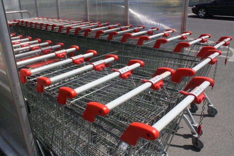 Chciał zarobić na kradzieży wózków z marketu